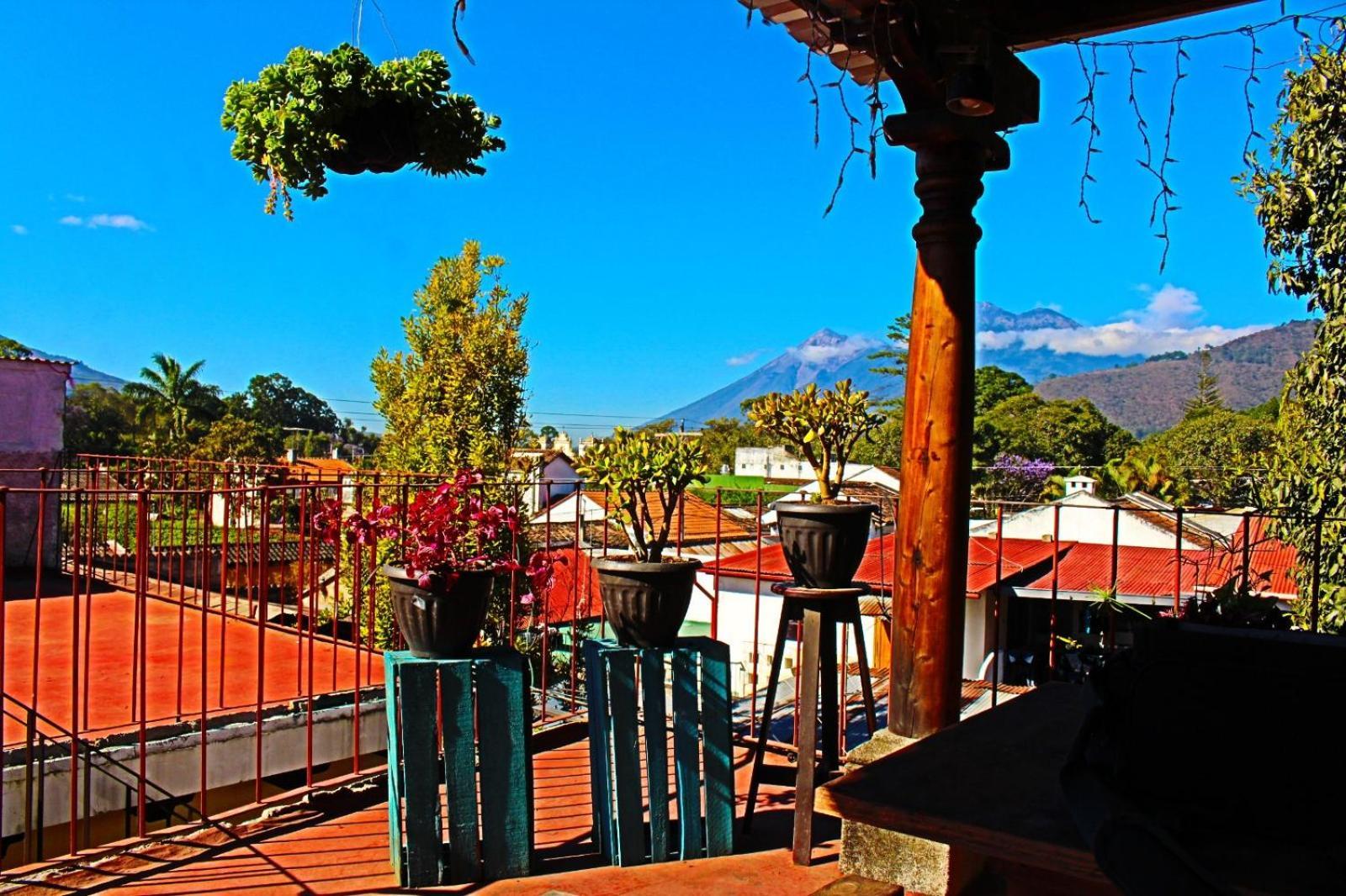 Hotel Rholyn Pura Vida !! Antigua Εξωτερικό φωτογραφία